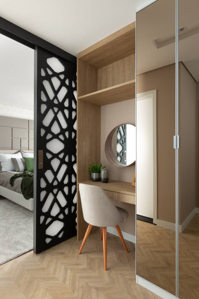 varanda-de-ape-de-242-m-no-tatuape-tem-moveis-de-madeira-de-demolicao-e-area-gourmet-rmv-interiores-05 Varanda de apê de 242 m² no Tatuapé tem móveis de madeira de demolição e área gourmet. Projeto de RMV Interiores.