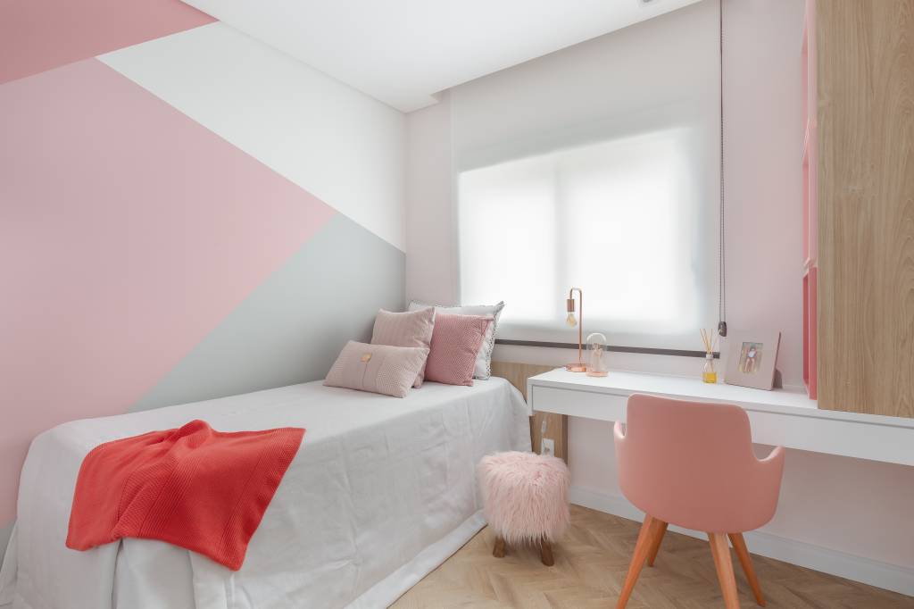 varanda-de-ape-de-242-m-no-tatuape-tem-moveis-de-madeira-de-demolicao-e-area-gourmet-rmv-interiores-11 Varanda de apê de 242 m² no Tatuapé tem móveis de madeira de demolição e área gourmet. Projeto de RMV Interiores.