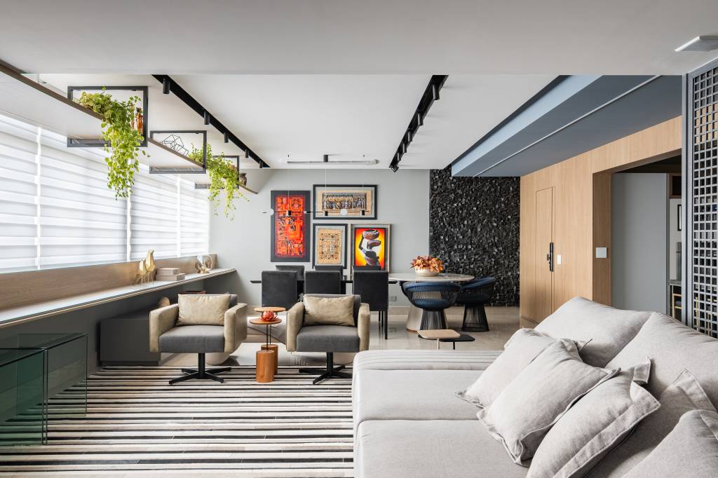 Ambiente multifuncional em apê reúne estar, jantar, home office e charmoso espaço de café. Projeto de Karina Passarelli.