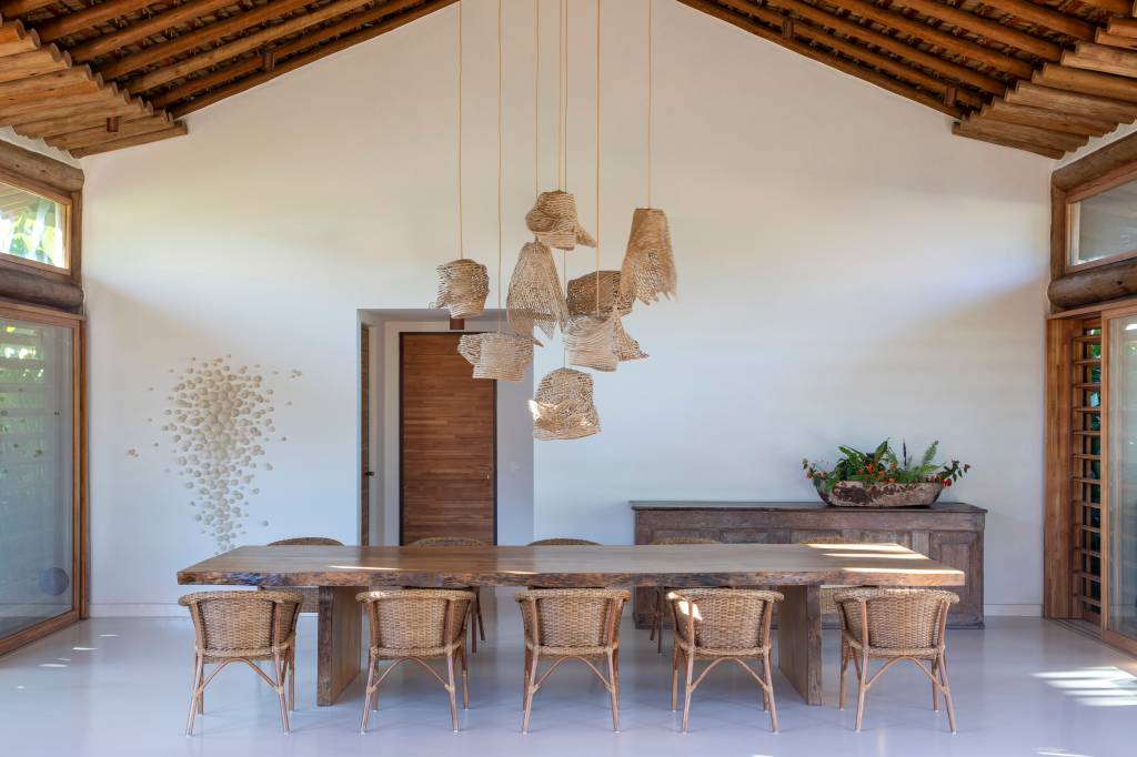 casa-de-praia-deslumbrante-em-trancoso-tem-modulos-conectados-por-deques-de-madeira-db-arquitetos-28 Casa de praia deslumbrante em Trancoso tem módulos conectados por deques de madeira. Projeto de DB Arquitetos.