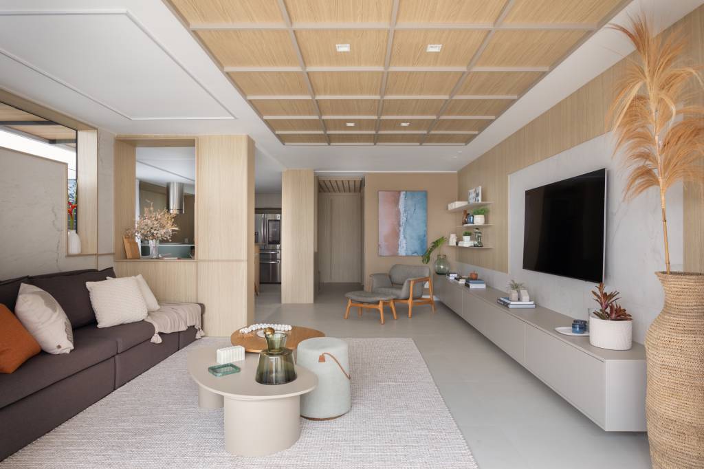 cobertura-tem-super-suite-de-40-m-com-cama-king-penteadeira-suspensa-e-closet-aberto-felipe-rohen-04-sala Cobertura tem super suíte de 40 m² com cama king, penteadeira suspensa e closet aberto. Projeto de Felipe Rohen.