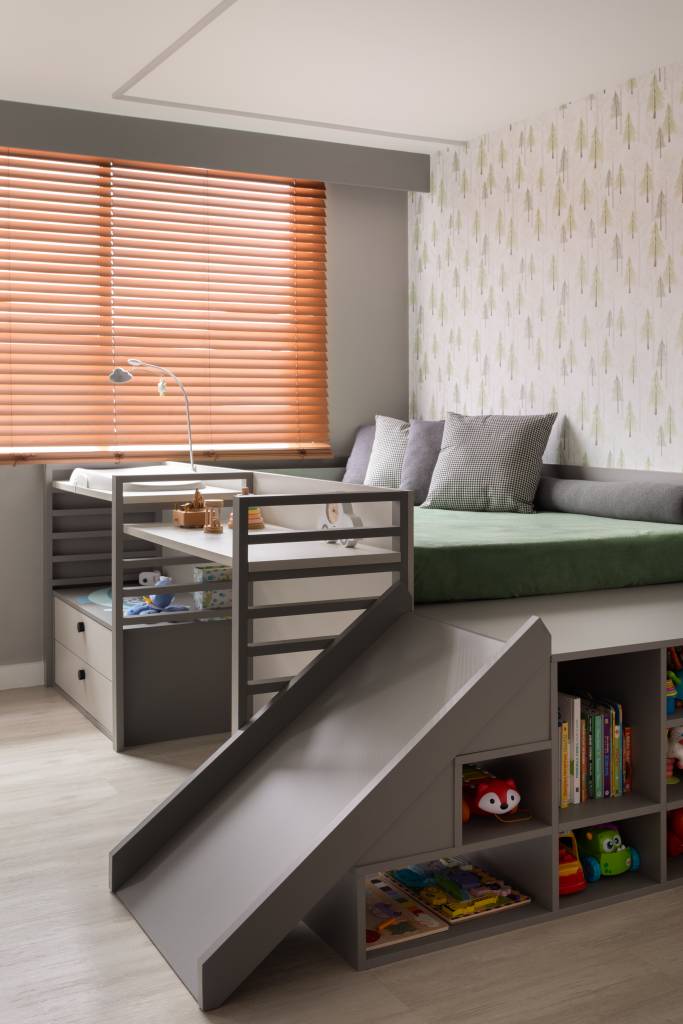 Cobertura tem super suíte de 40 m² com cama king, penteadeira suspensa e closet aberto. Projeto de Felipe Rohen.