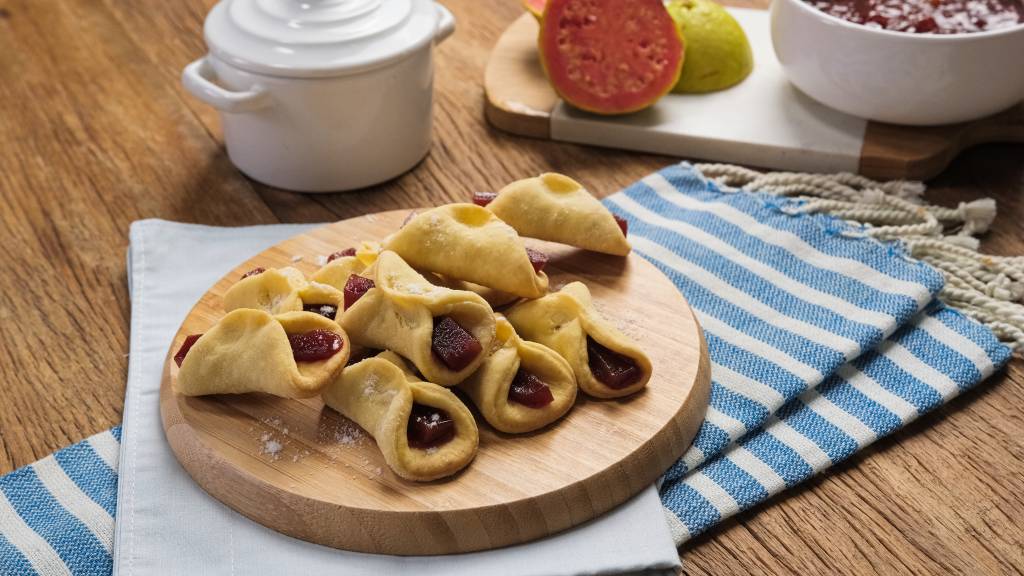 Faça um delicioso biscoito goiabinha caseiro