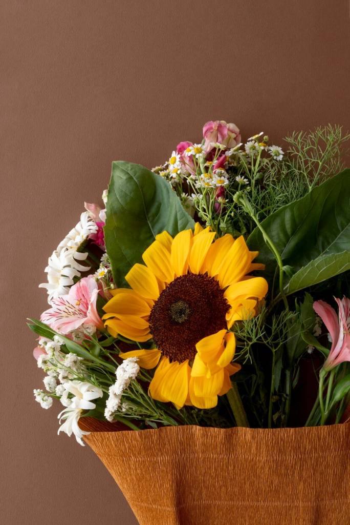 flores-buque-dia-das-maes-girassol-freepik Dia das Mães: veja qual é a flor perfeita para cada tipo de mãe! Girassol.