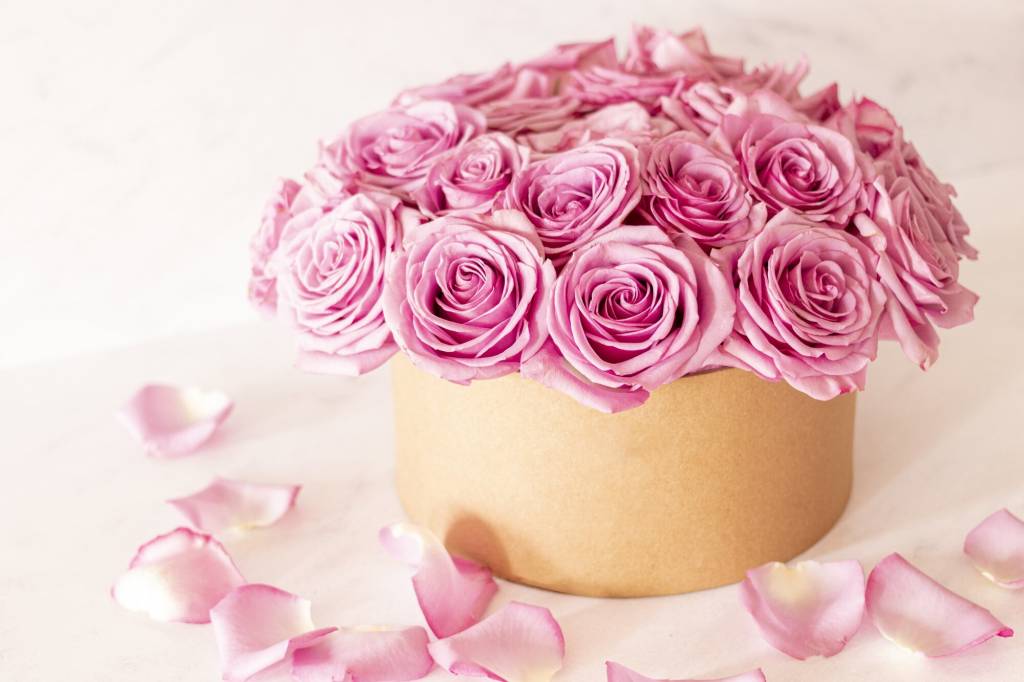 flores-buque-dia-das-maes-rosa-freepik-wirestock Dia das Mães: veja qual é a flor perfeita para cada tipo de mãe! Rosa