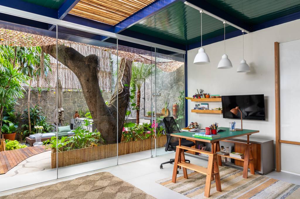 Jardins são perfeitos para convivência neste apartamento garden