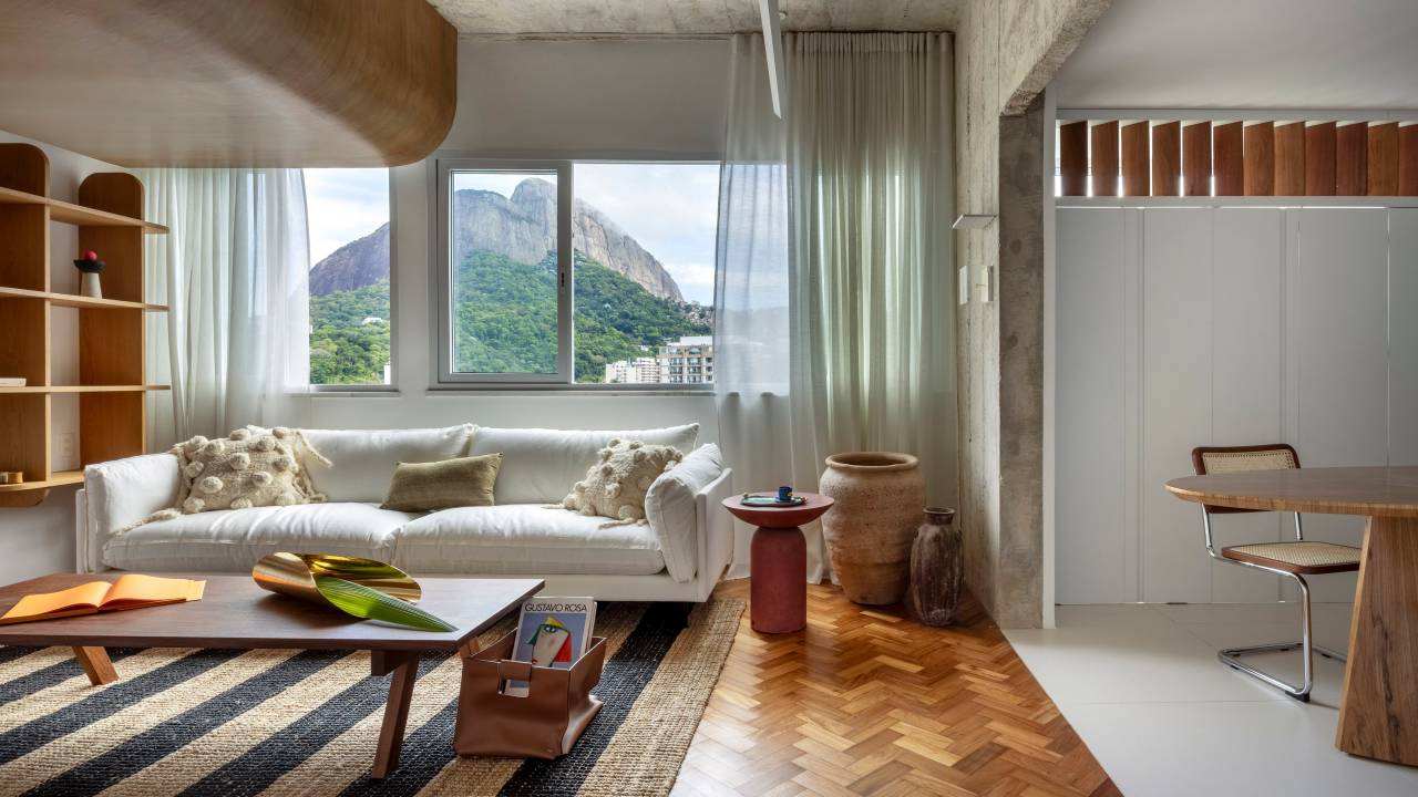 Reforma transforma sala de 12 m² em living amplo de 41 m². Projeto de BRIC Arquitetura.