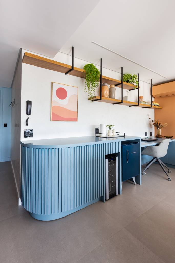 4 projetos com home offices em salas de estar elegantes e diferentes. Projeto de Mari Milani.