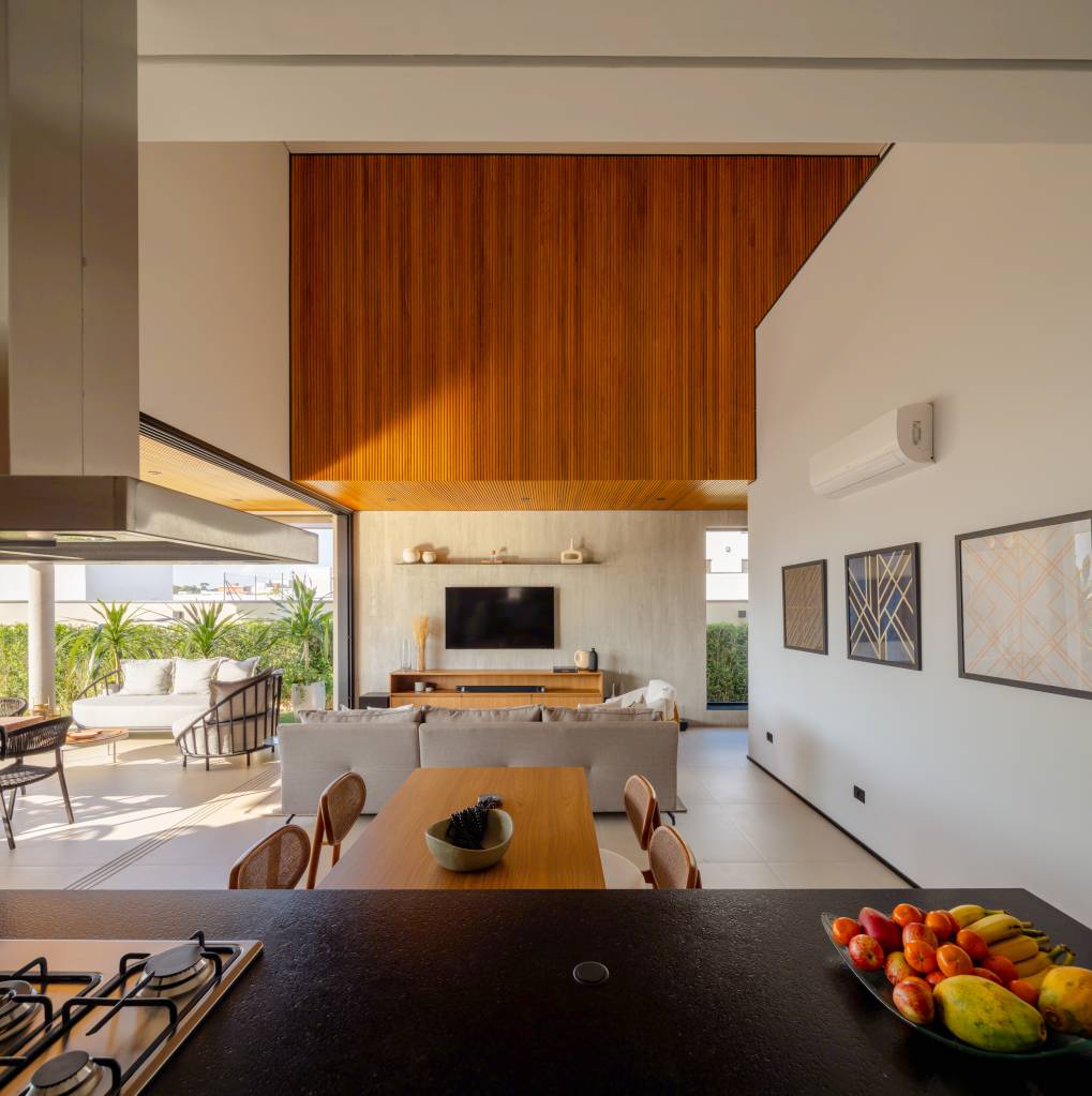 brises-e-ripas-em-metal-e-concreto-garantem-privacidade-e-transparencia-nesta-casa-tagua-arquitetura-14 Brises e ripas em metal e concreto garantem privacidade e transparência nesta casa. Taguá Arquitetura.