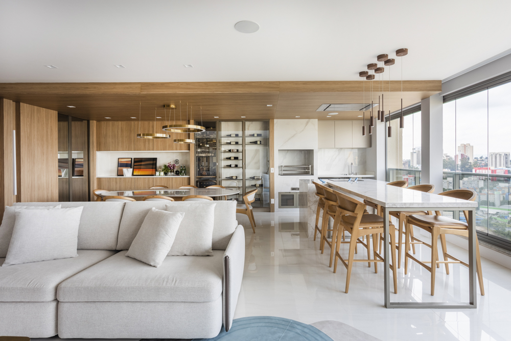 poltronas-giratorias-e-um-banco-clean-se-combinam-para-criar-sala-elegante-em-ape-daniela-antinolfi-12-integrados Poltronas giratórias e um banco clean se combinam para criar sala elegante em apê. Projeto de Daiane Antinolfi.