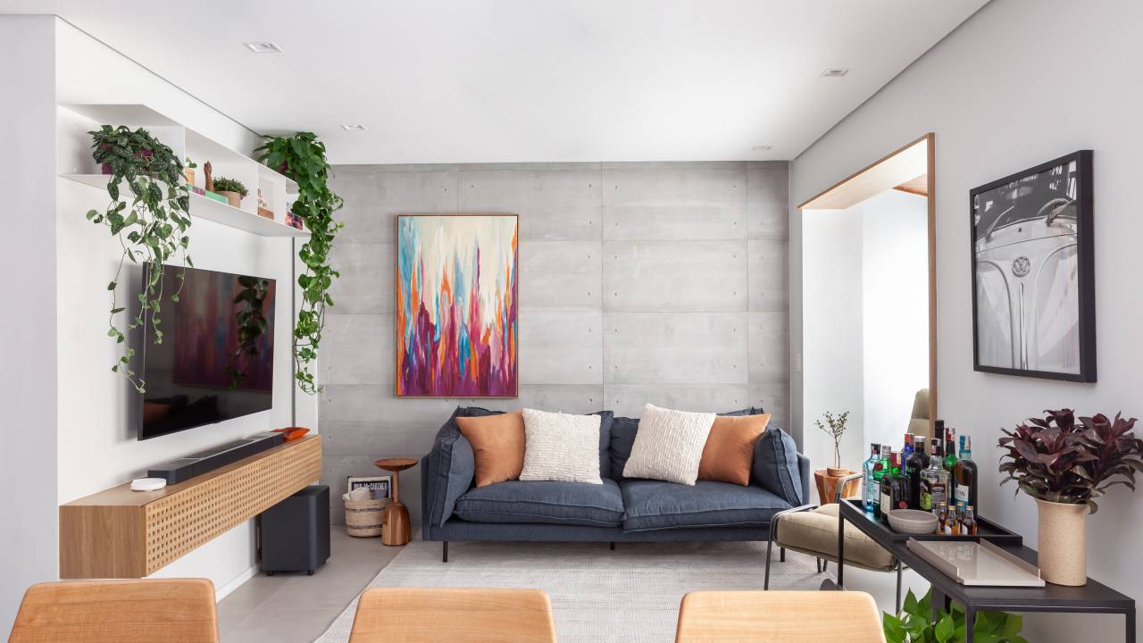Quarto de serviço vira home office com reforma neste apartamento no Brooklin. Projeto de Thais Monfré Arquitetura.