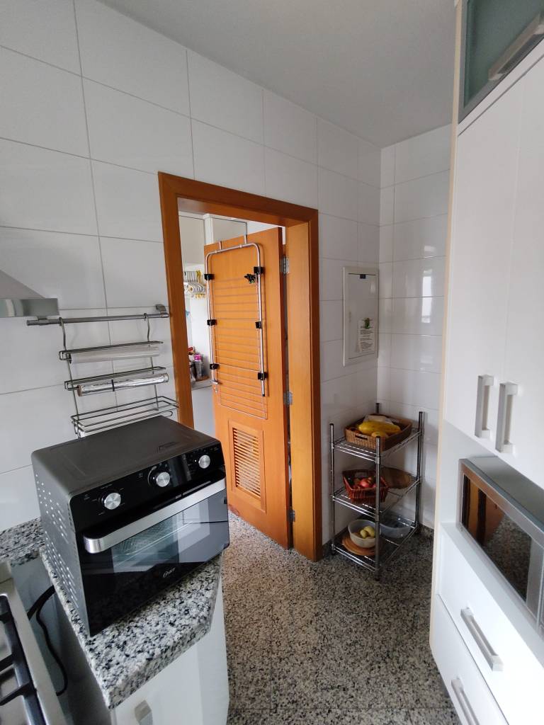antes-e-depois-projetos-modernos-renovados-com-o-evelopamento-de-moveis-e-portas-rosangela-pena-12 Antes e depois: projetos modernos renovados com o evelopamento de móveis e portas. Projeto de Rosangela Pena.