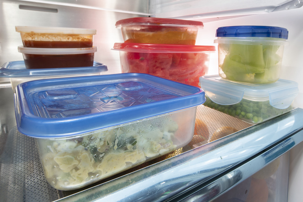 limpar-potes-plastico Como tirar o amarelo e outras manchas dos potes de plástico
