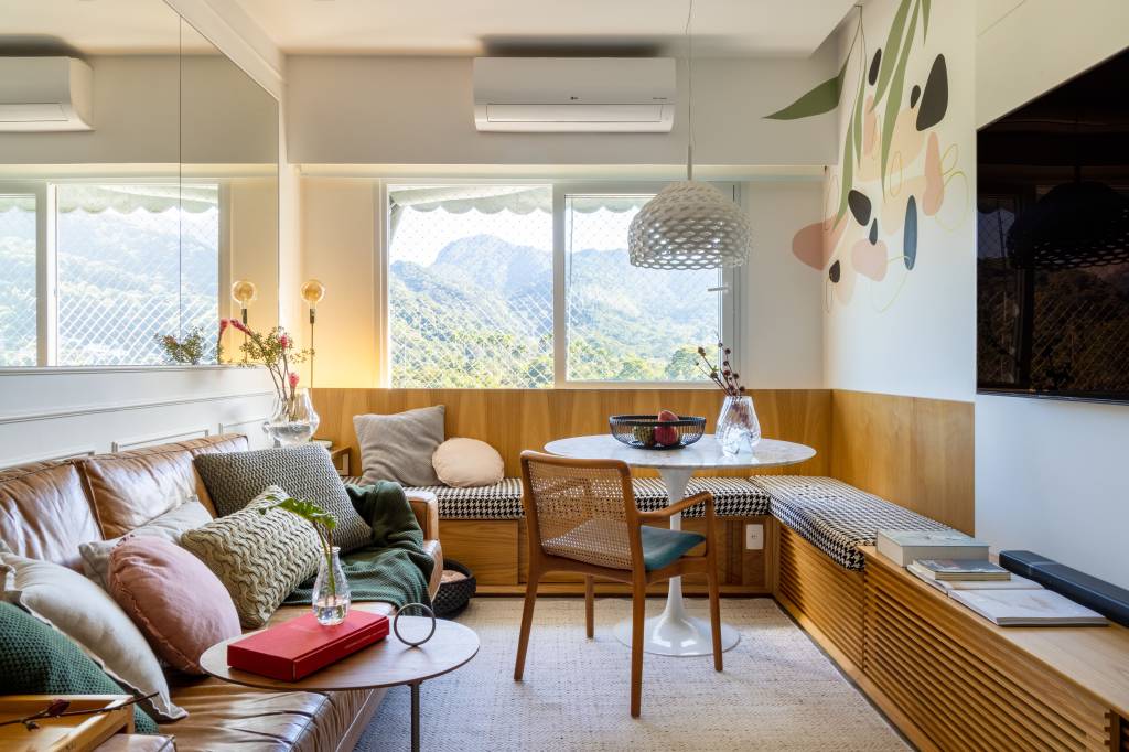 Apê charmoso de 76 m² tem canto alemão na sala e paredes em concreto