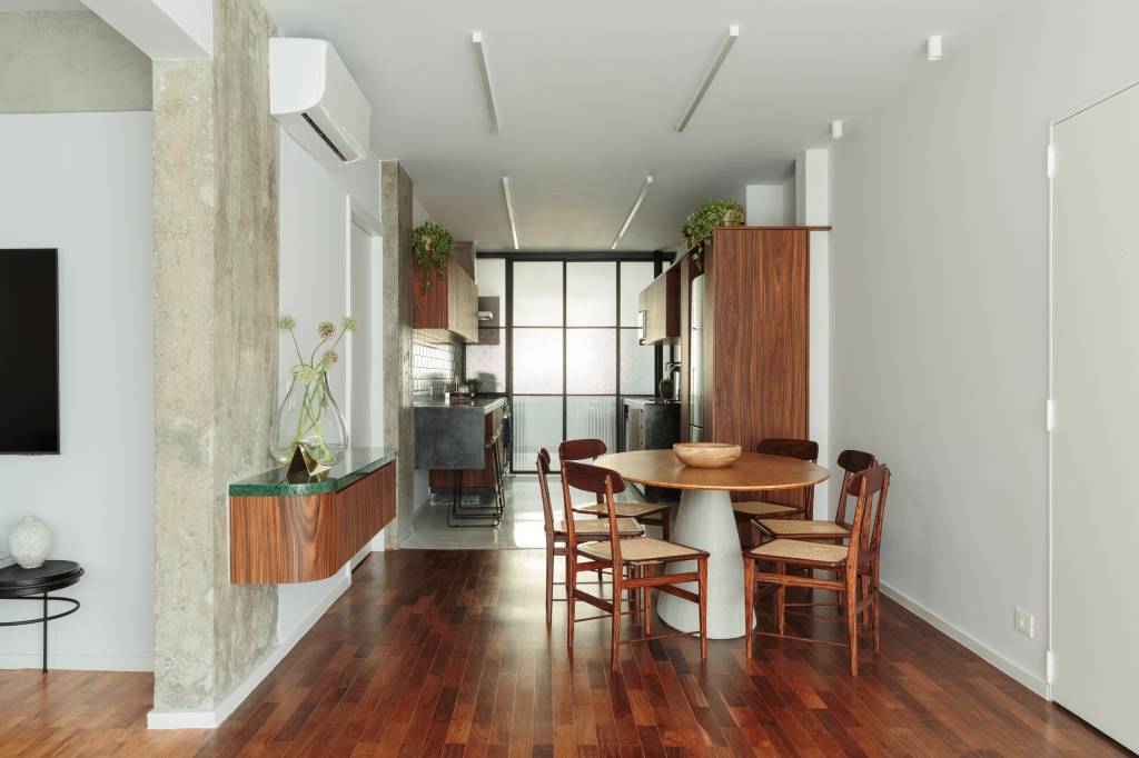 Apê ganha marcenaria, serralheria e marmoraria personalizadas com reforma