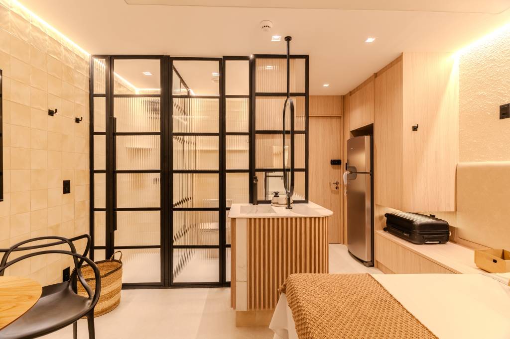 Box de banho até o teto: confira 3 projetos sofisticados. Projeto de Marcos Serrano Miralles.