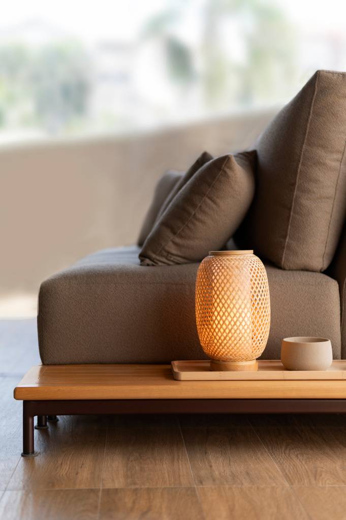 Dicas para acertar a iluminação da sala de TV. Projeto de Degradê Arquitetura.