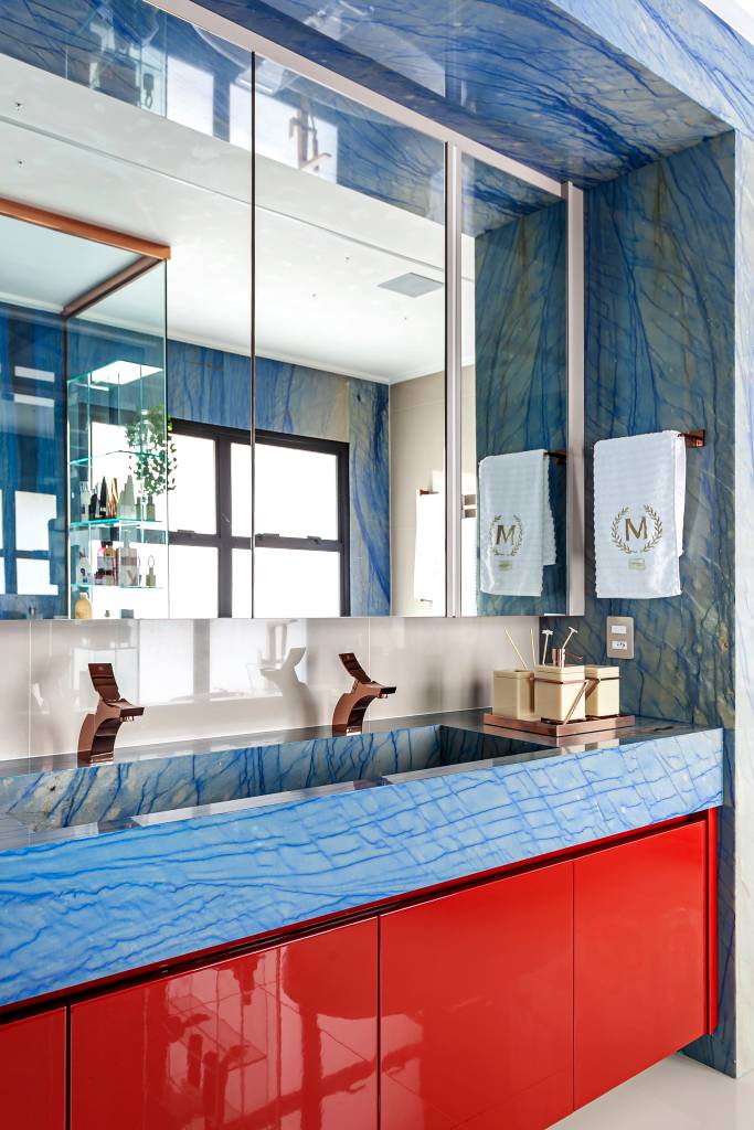 8 possibilidades diferentes de usar o vermelho na decoração. Projeto de Cristiane Schiavoni.