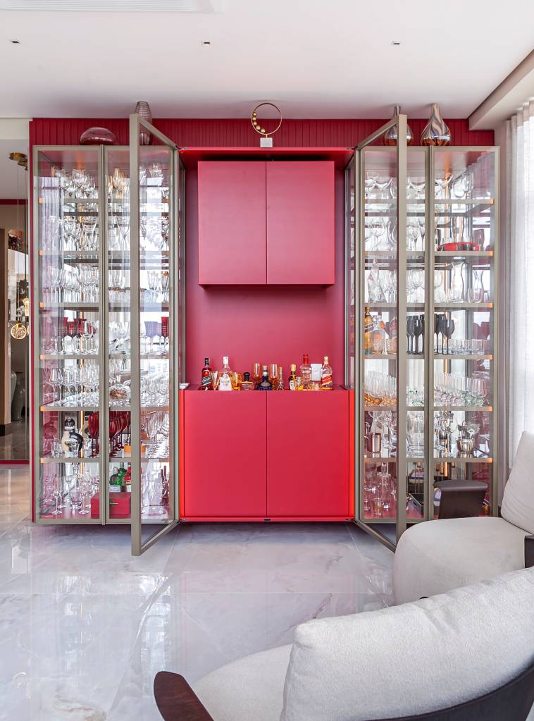 8 possibilidades diferentes de usar o vermelho na decoração. Projeto de Cristiane Schiavoni.