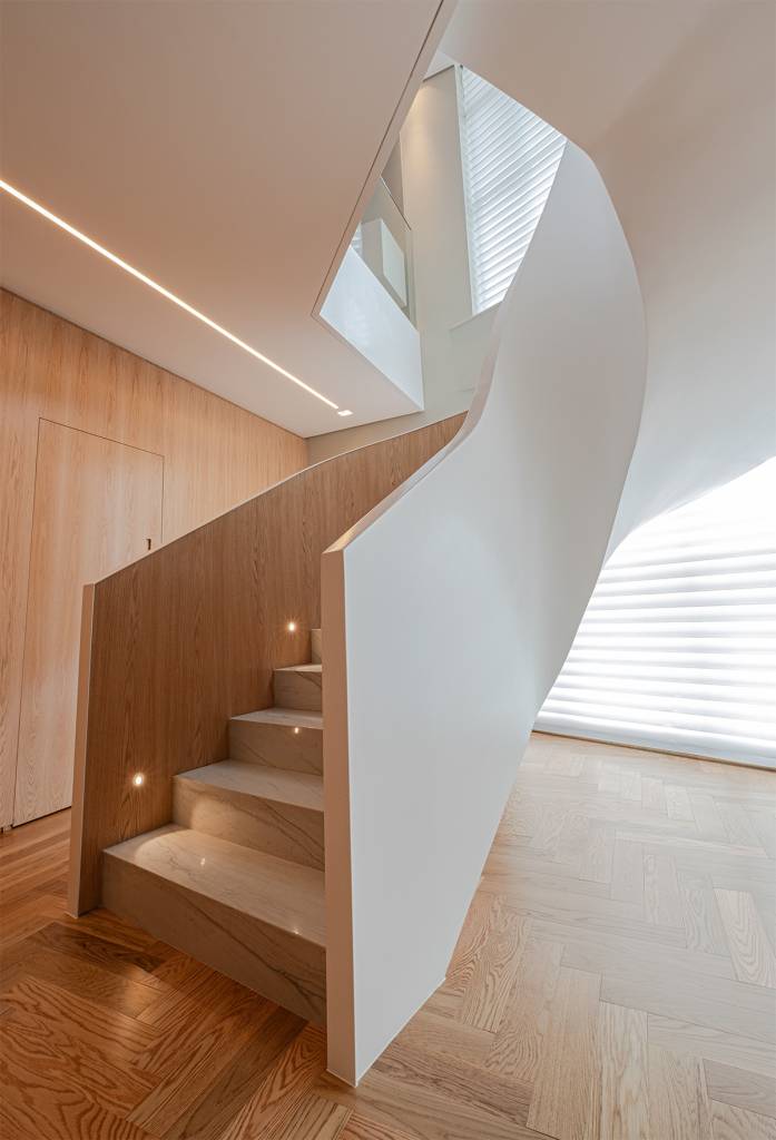 5 projetos de casas e apartamentos com escadas modernas e inesquecíveis. Projeto de Jayme Bernardo.