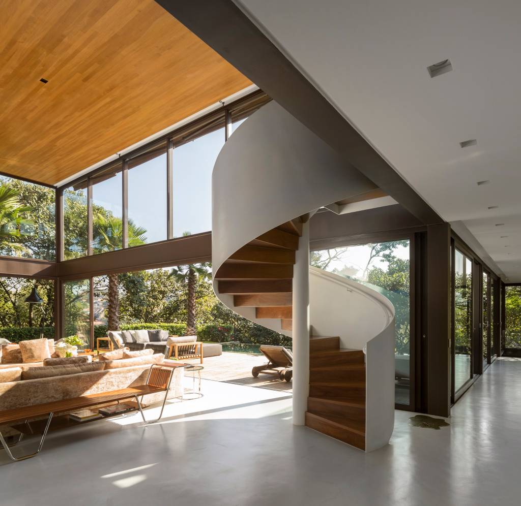 5 projetos de casas e apartamentos com escadas modernas e inesquecíveis. Projeto de Fernanda Marques.