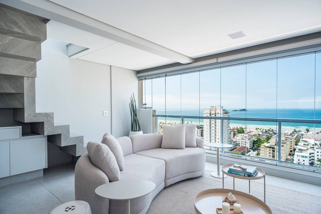 Qual sofá combina melhor com a sua sala? Projeto de Meneghisso & Pasquotto Arquitetura