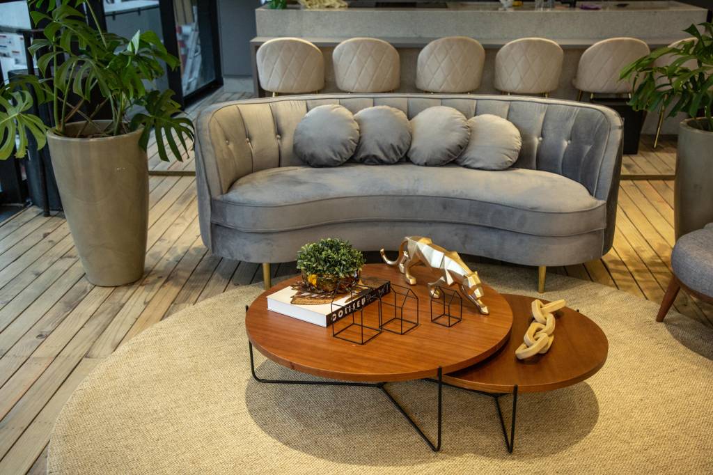 Qual sofá combina melhor com a sua sala? Projeto de Meneghisso & Pasquotto Arquitetura