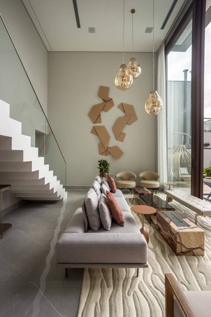 Qual sofá combina melhor com a sua sala? Projeto de Meneghisso & Pasquotto Arquitetura