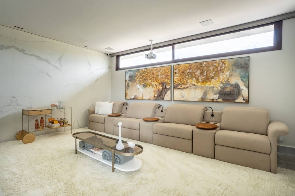 Qual sofá combina melhor com a sua sala? Projeto de Meneghisso & Pasquotto Arquitetura