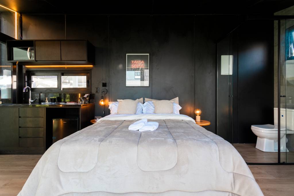 Cabana de férias de 18 m² em steel frame custou R$ 150 mil. Projeto de Gustavo Pozzato em parceria com a equipe da 1Cômodo Arquitetura.