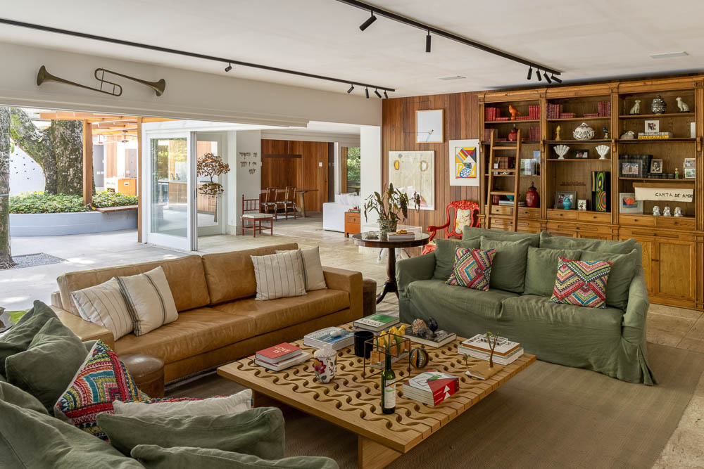 Casa ganha reforma para incluir suítes para cinco filhos