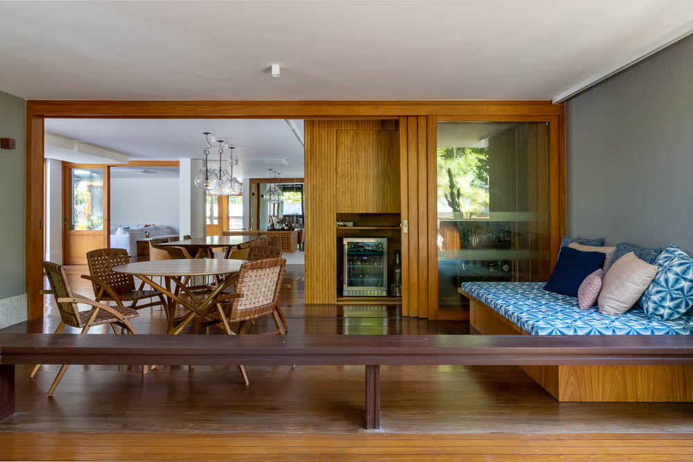 Casa no Rio tem alma baiana e family room no porão pensado para as crianças. Projeto de Maurício Nóbrega.