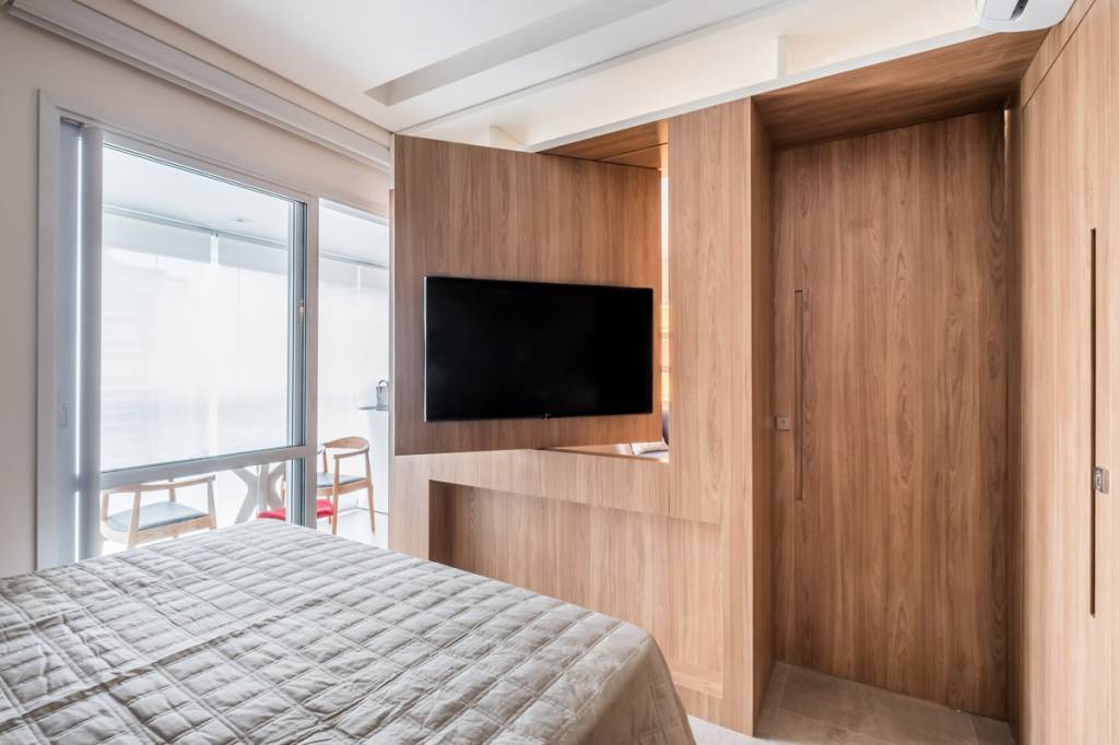 Espaço compacto: apartamento funcional em São Paulo tem com varanda gourmet. Projeto de Go Up Arquitetura.