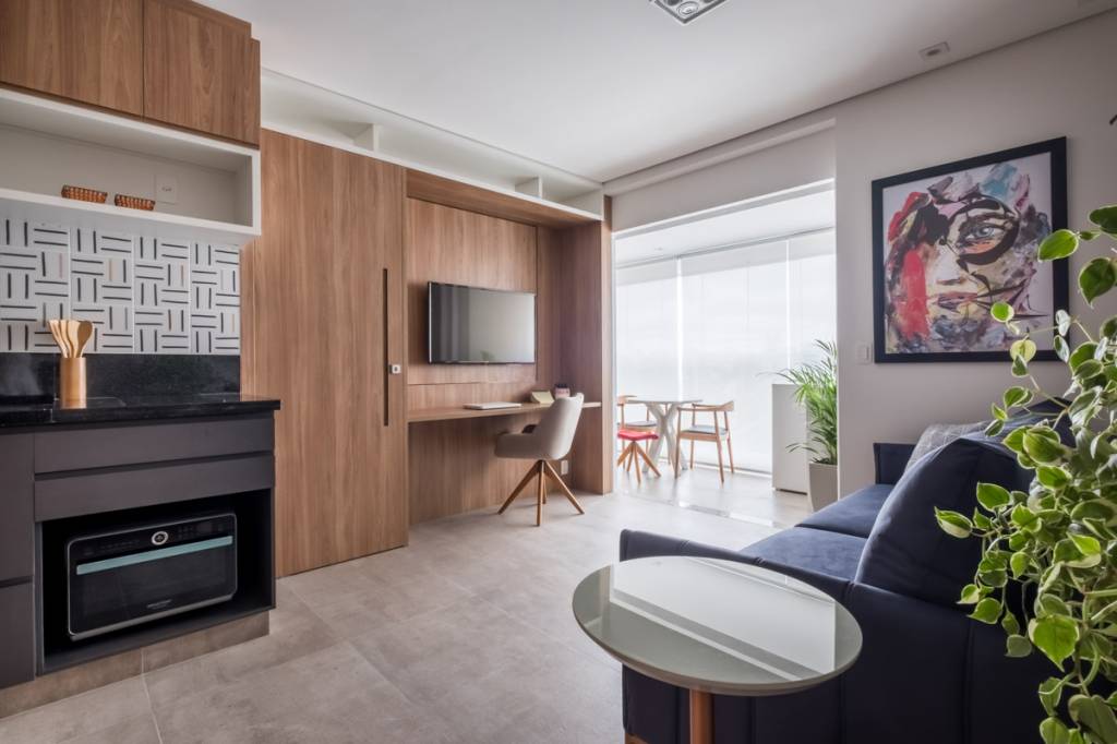 Espaço compacto: apartamento funcional em São Paulo tem com varanda gourmet. Projeto de Go Up Arquitetura.