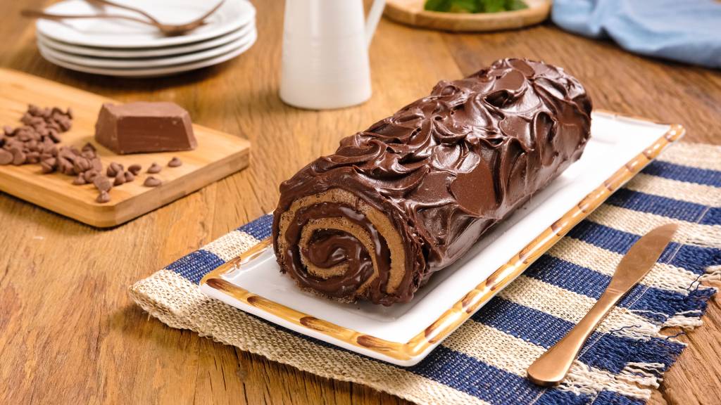 Receita de sobremesa: faça um delicioso rocambole de chocolate