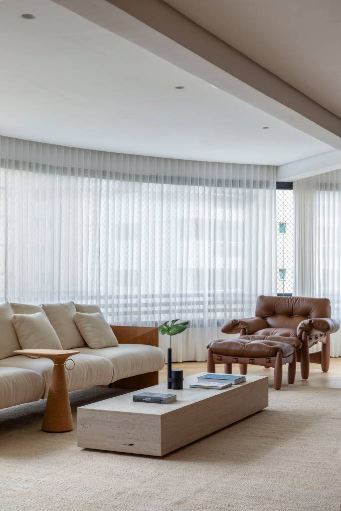 Após demolição, apartamento de 220 m² ganha projeto clean e atemporal. Projeto Vangii Guerra