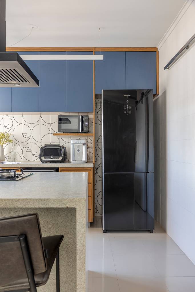 Guia para criar uma cozinha ergonômica e funcional. Projetos Paulo Tripoloni Atelier.