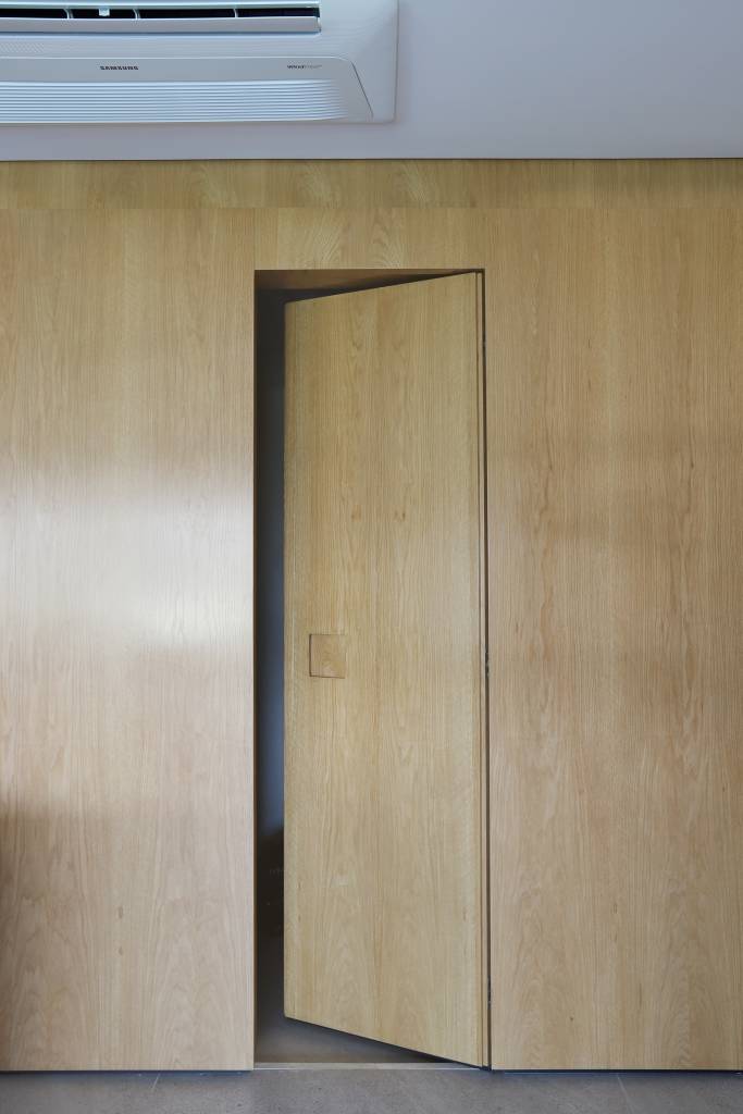 Reforma de apartamento reforça a integração dos espaços para a família. Projeto Marí Aní Oglouyan