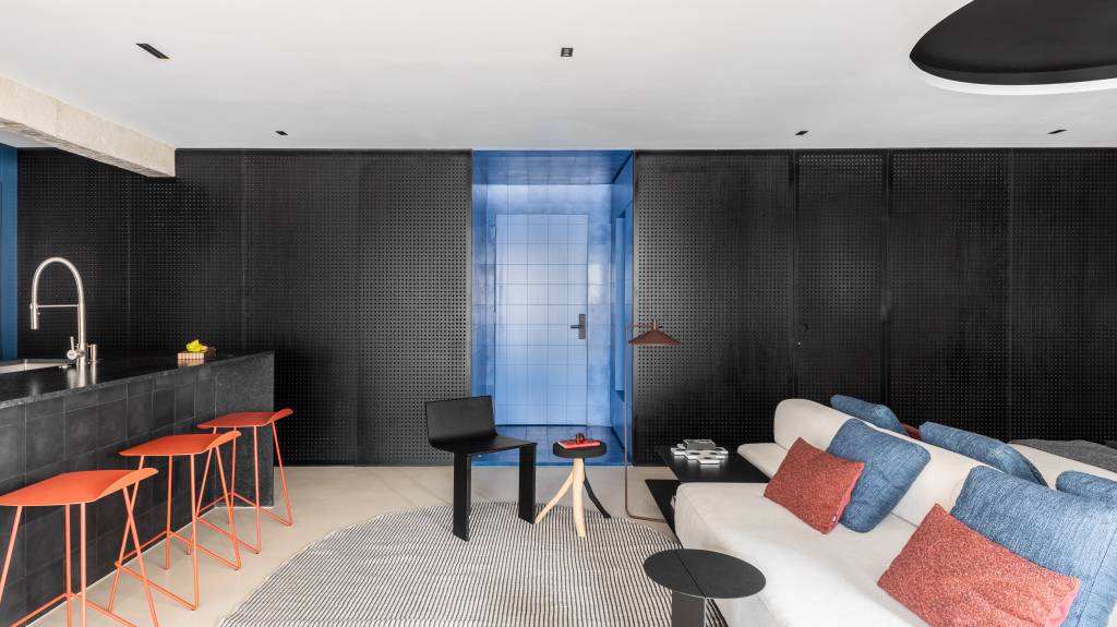 Reforma explora estilo industrial e soluções personalizadas em apartamento com estilo industrial contemporâneo em São Paulo. Apartamento Zalc Arquitetura